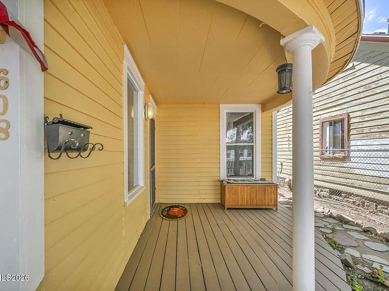 608 N Nevada St photo 3