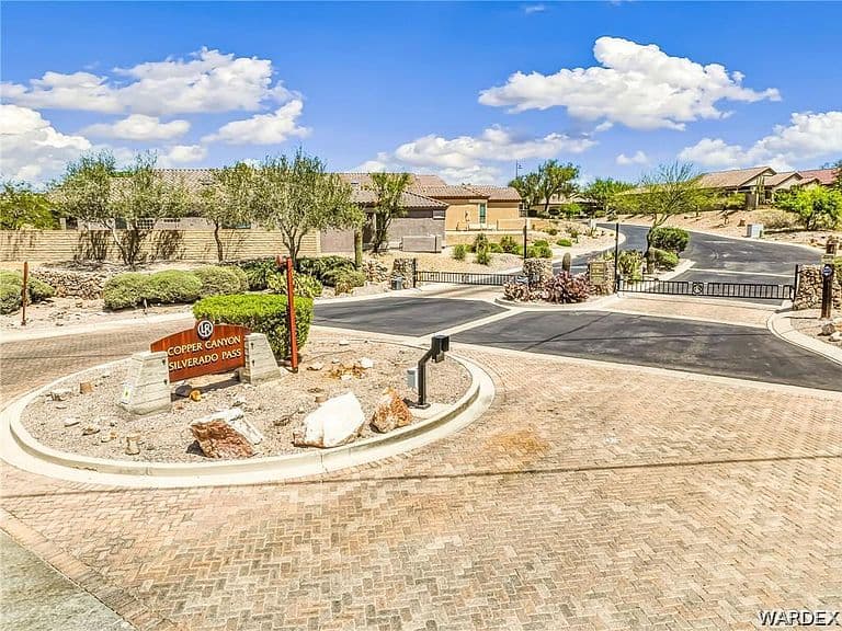 2861 Esmerelda Dr photo 3