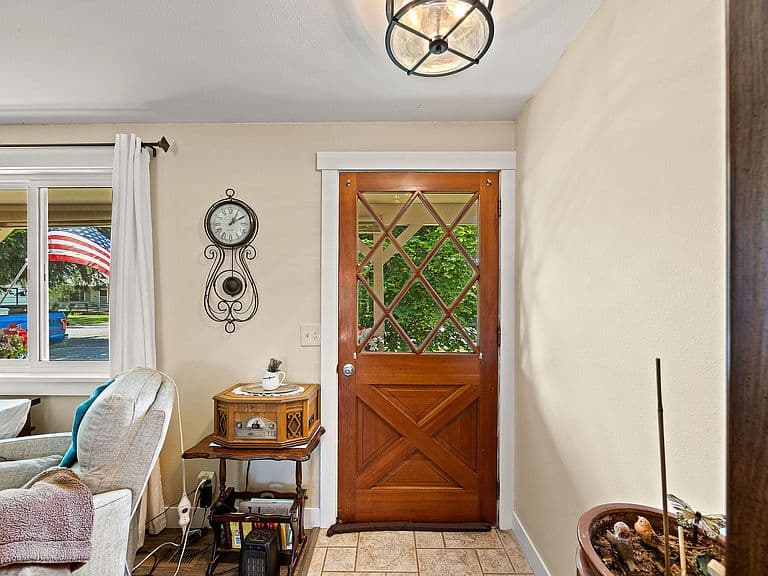 247 Rosewood Dr photo 3