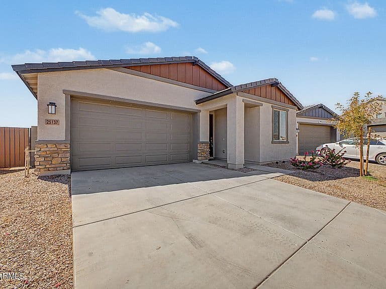 25137 W WAYLAND Drive photo 3