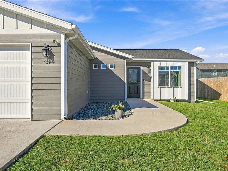 627 Bomber Way photo 3