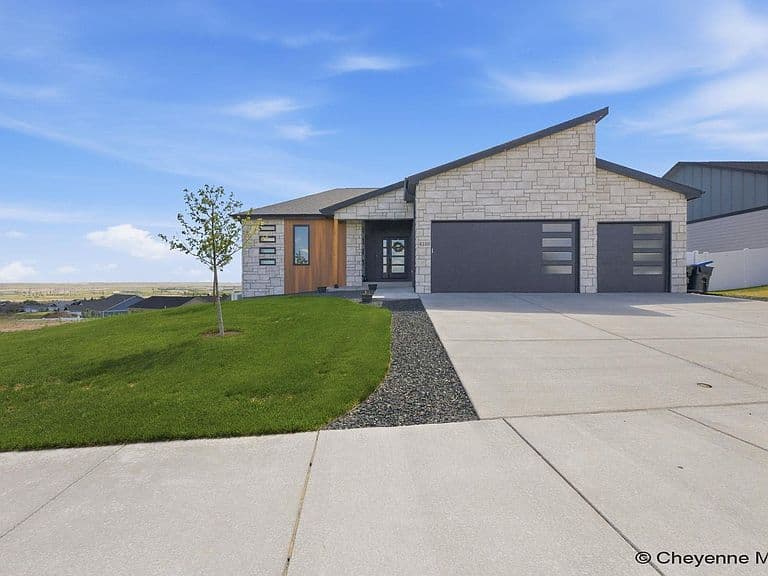4100 Sage Rd photo 1