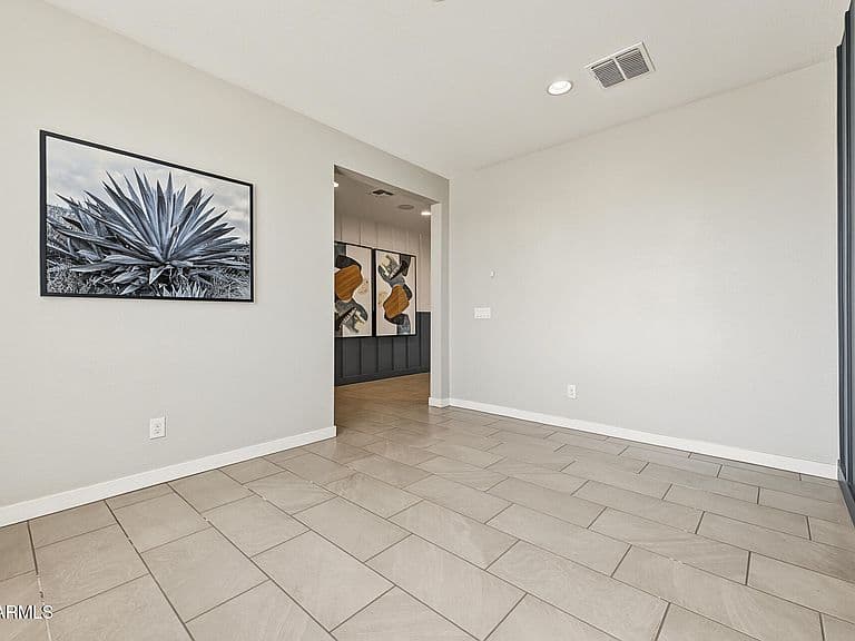 8930 W VERMONT Avenue photo 5