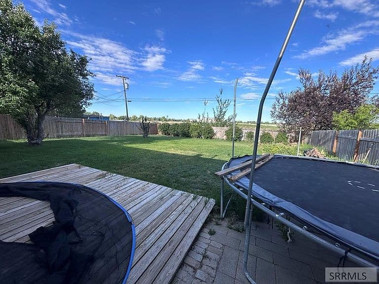 1377 Melody Dr photo 2