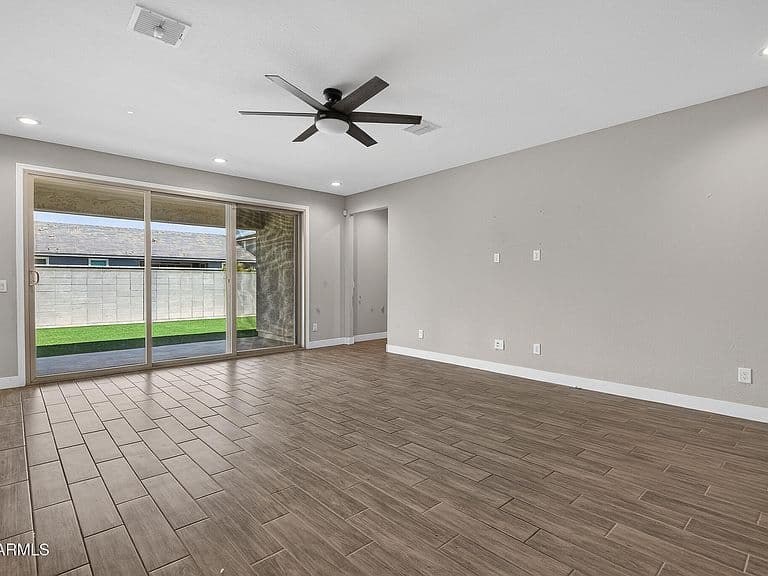 10962 W MCKINLEY Street photo 5