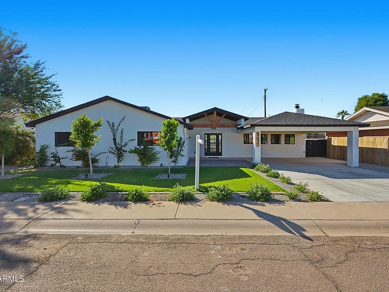 8631 E THOMAS Road photo 3