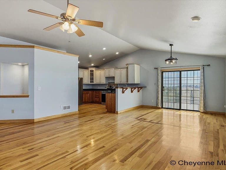 1153 Verlan Way photo 5