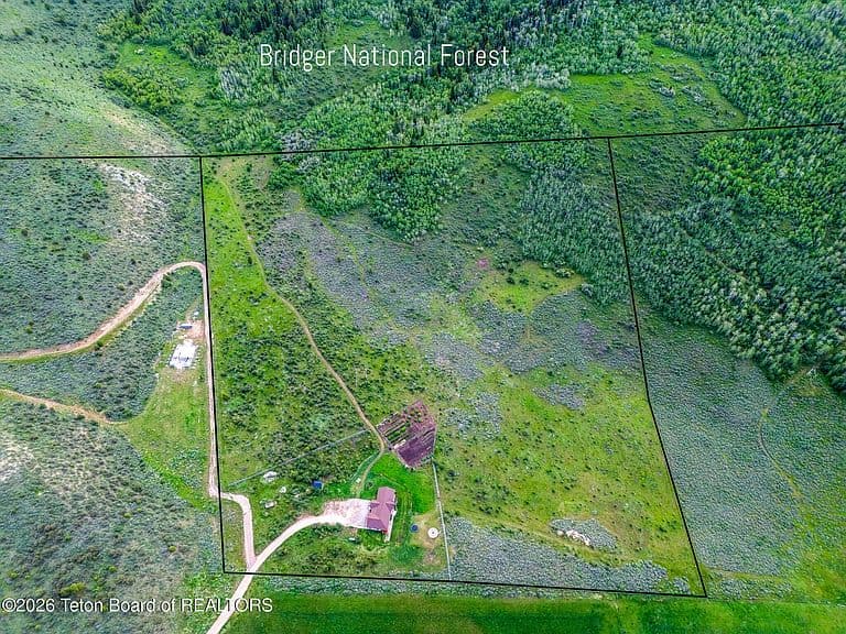 651 Indian Hollow Ln photo 4