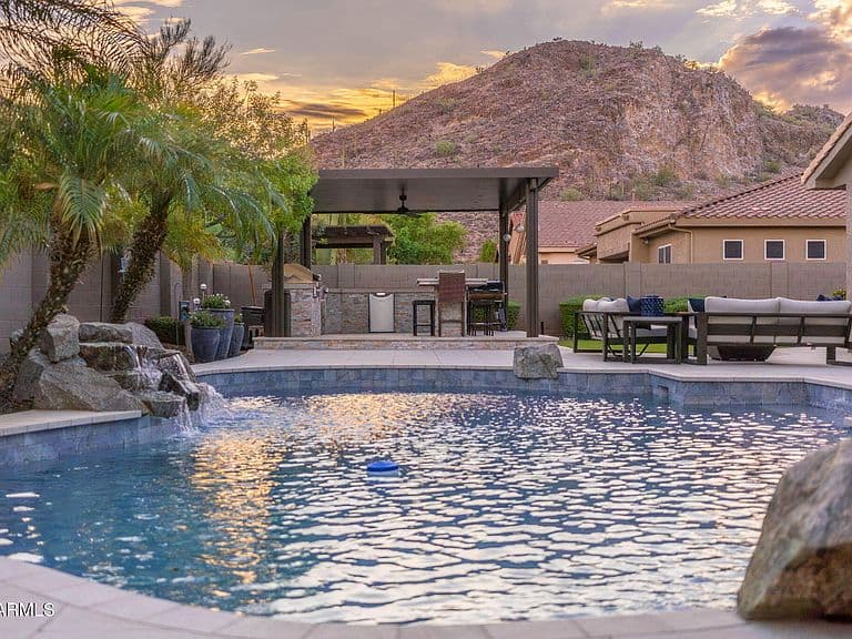 9841 W QUAIL TRACK Drive photo 2