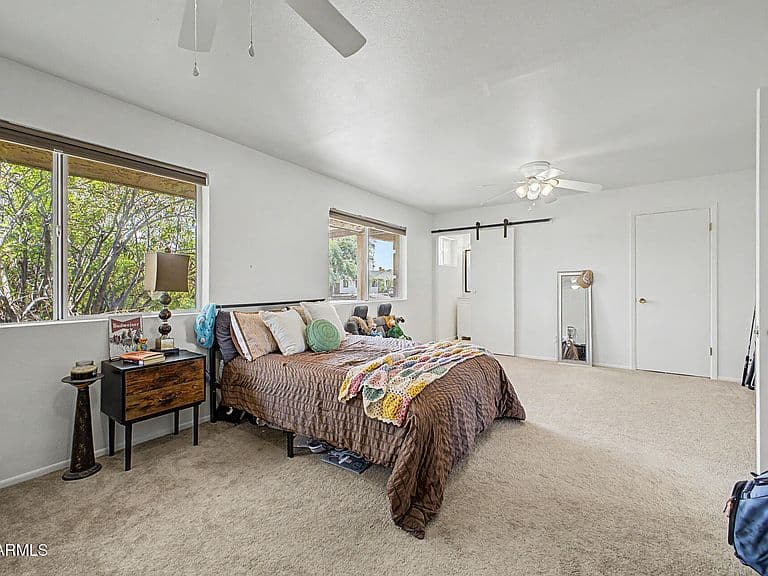 622 E GRACE Drive photo 4