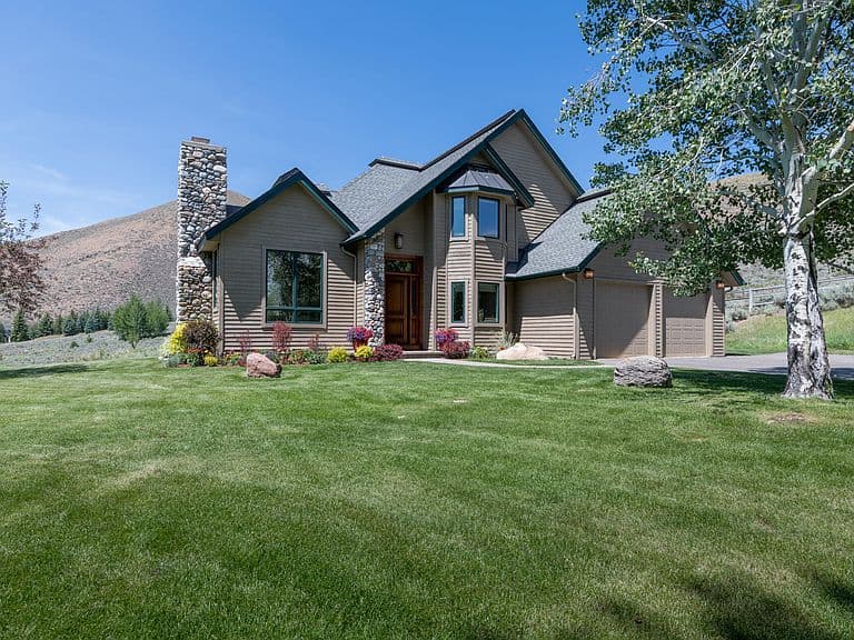 105 Columbine Cir photo 2