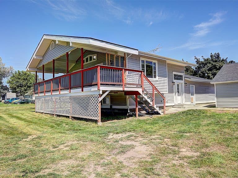 586 Willow Glen Dr photo 2