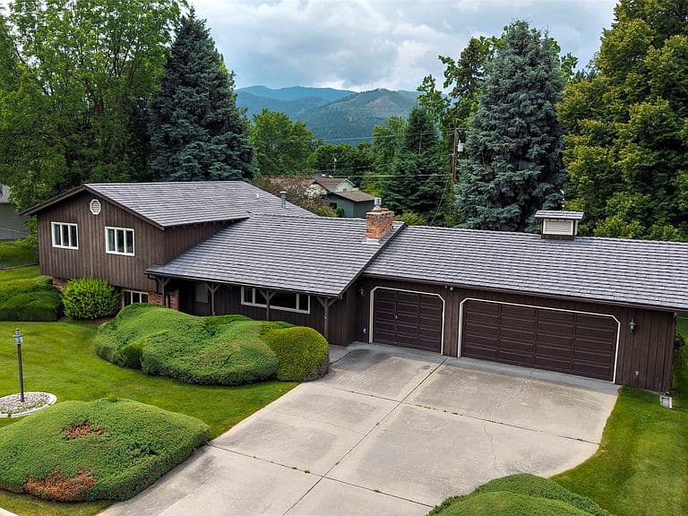 2221 Pauline Dr photo 2