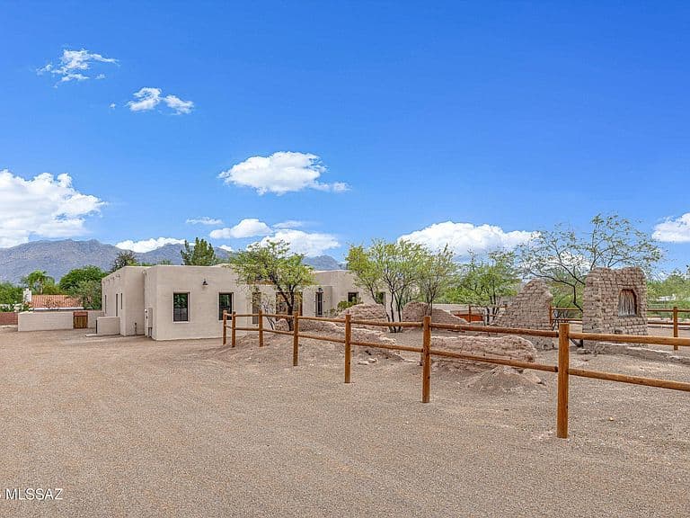 5259 E Fort Lowell Rd photo 4