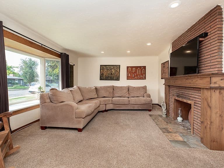 1930 34th St photo 4