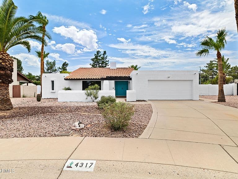 4317 E LUDLOW Drive photo 2