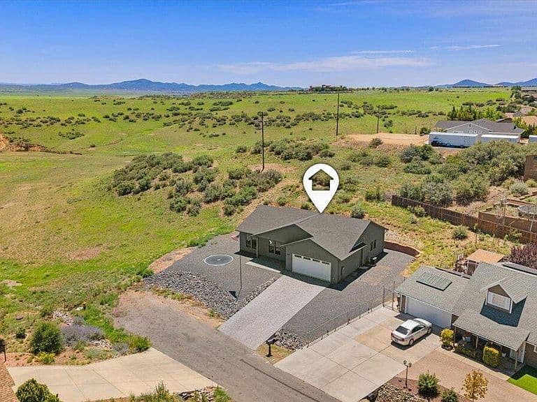 9977 E ARROWHEAD Drive photo 2
