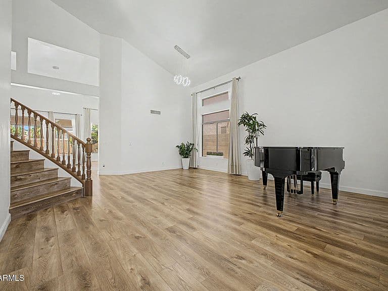 732 W INDIGO Drive photo 3