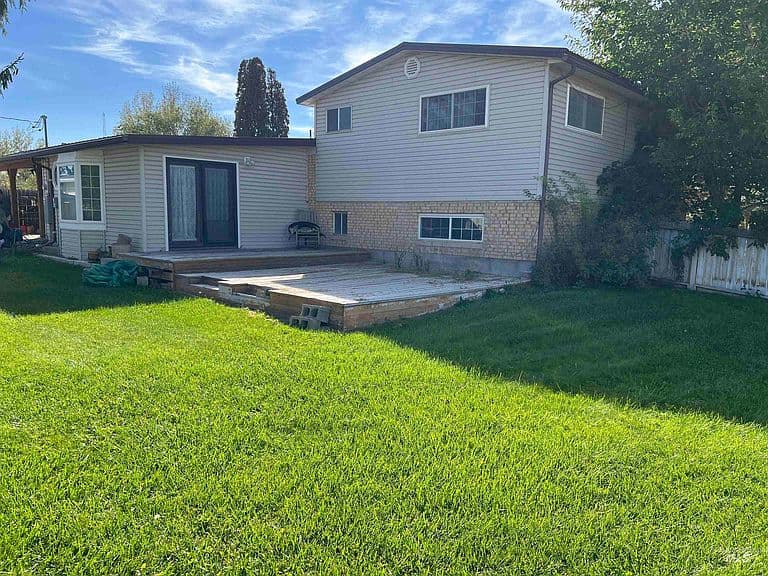 186 Clear Springs Dr photo 3