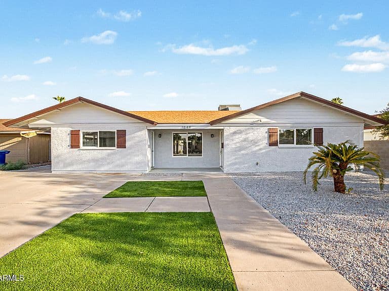 1849 E LOMA VISTA Drive photo 2