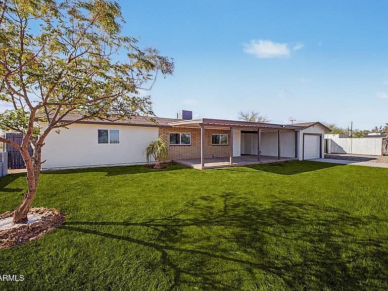 32234 N CENTER Street photo 1