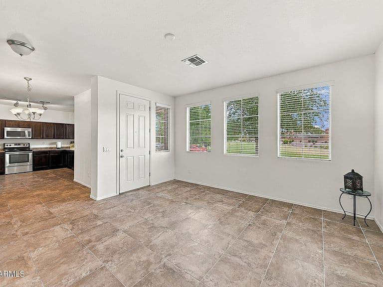 7214 S 48TH Drive photo 4