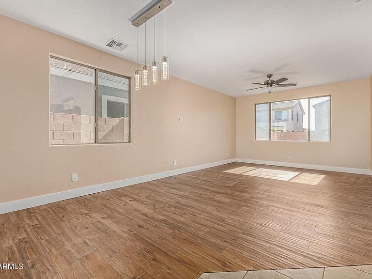 10625 E Knowles Avenue photo 3