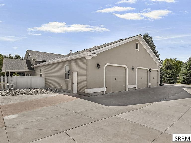 183 W 265 N photo 5
