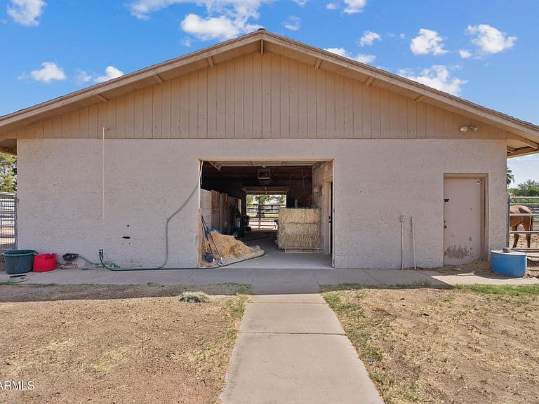 2625 E PAGE Avenue photo 4