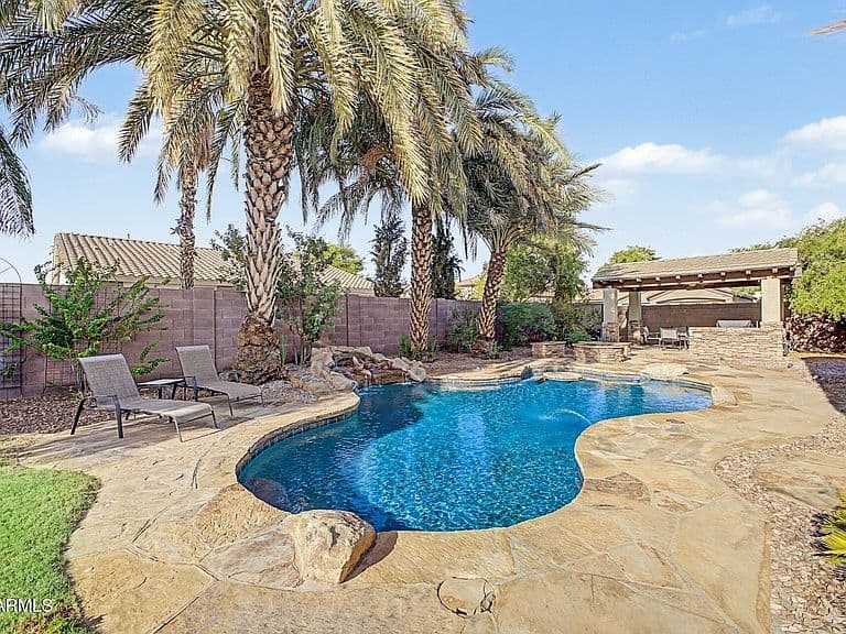 1412 E JADE Drive photo 2