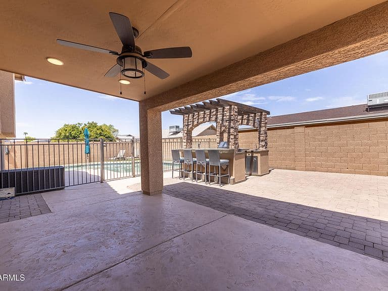 6108 W SHANGRI LA Road W photo 3