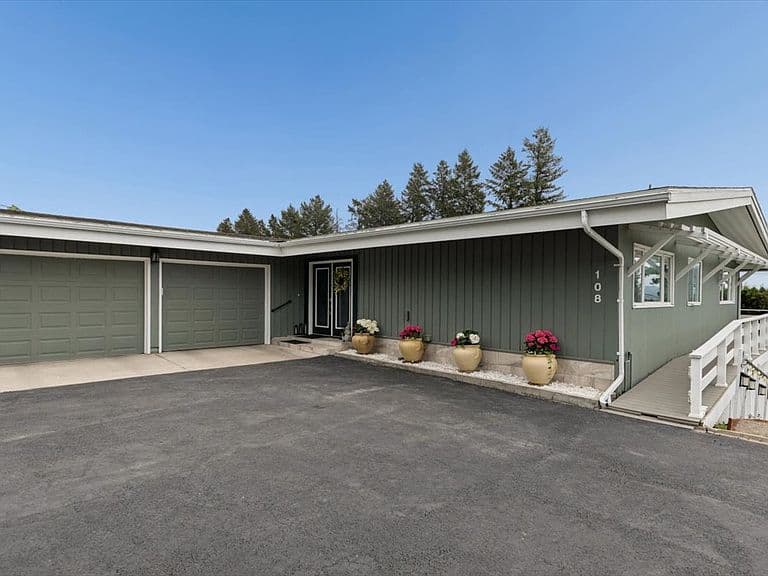 108 Charlotte Ave photo 2