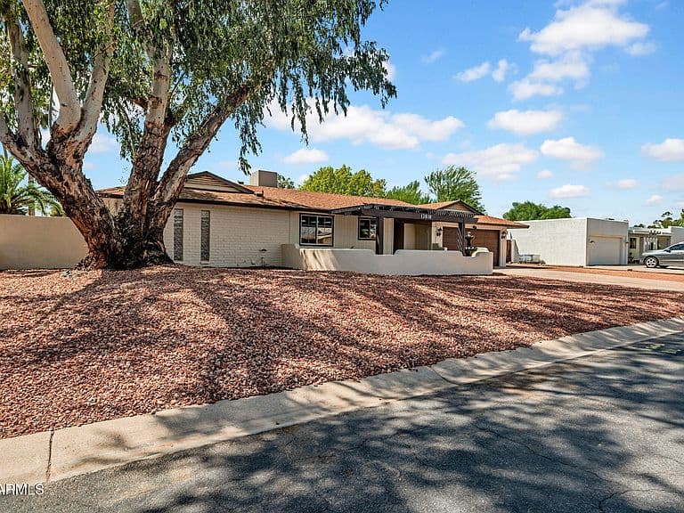 13810 N 57TH Street photo 3