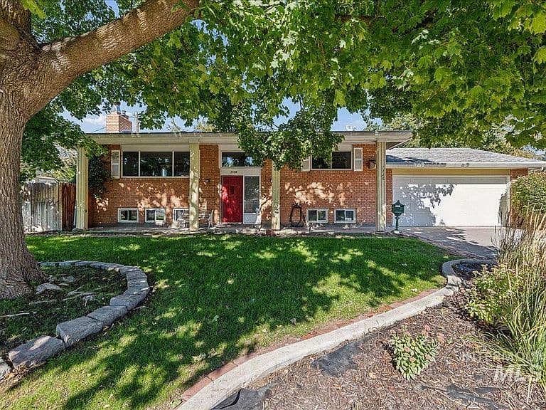 7226 W Cedarwood Dr photo 2
