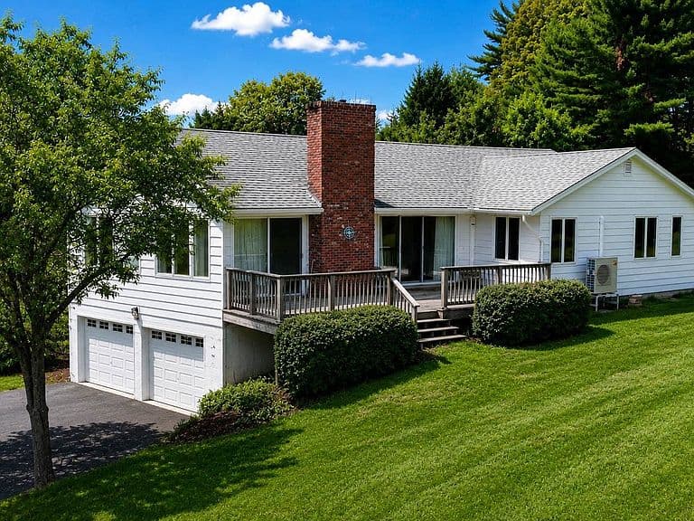 205 Sutton Road photo 2