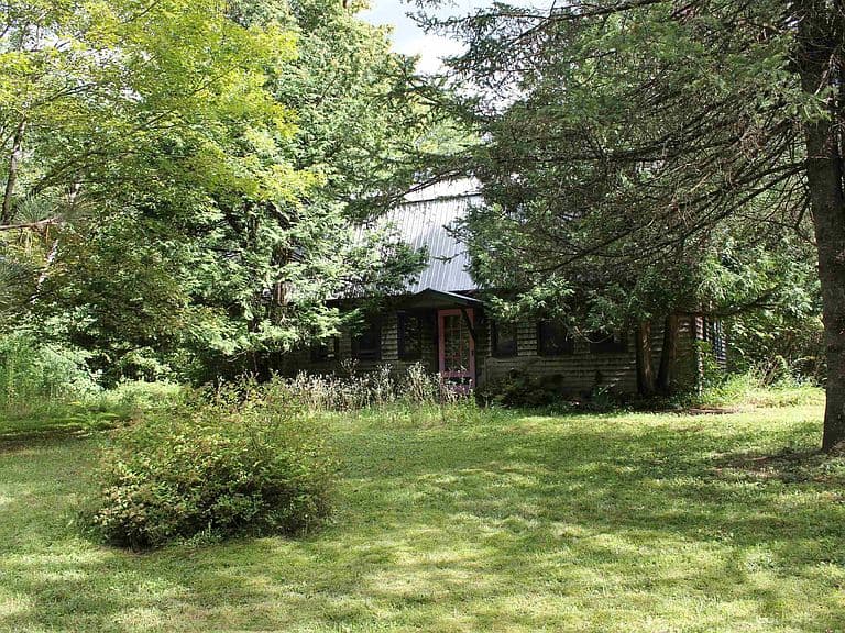 1049 Barker Road photo 2