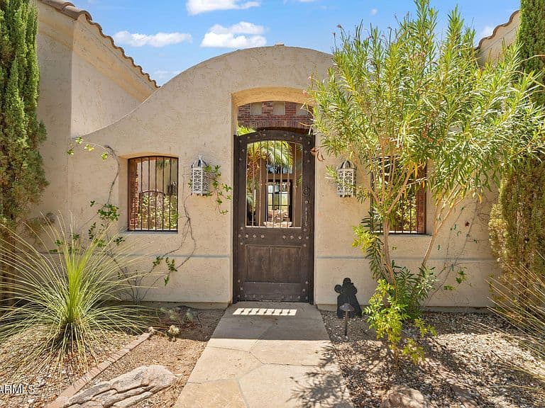 7999 E LA JUNTA Road photo 4