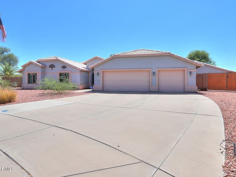 216 E PEBBLE Court photo 4