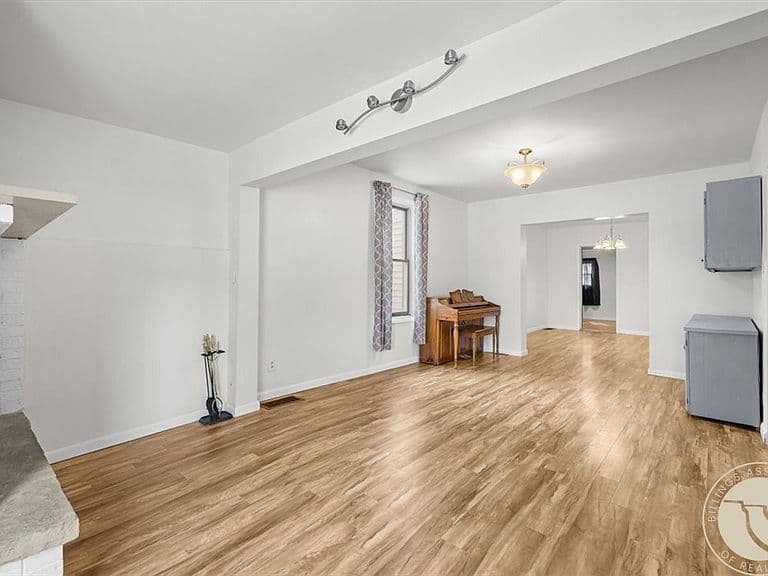412 N Crawford Ave photo 2