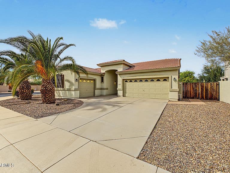 260 W BIRCHWOOD Place photo 3