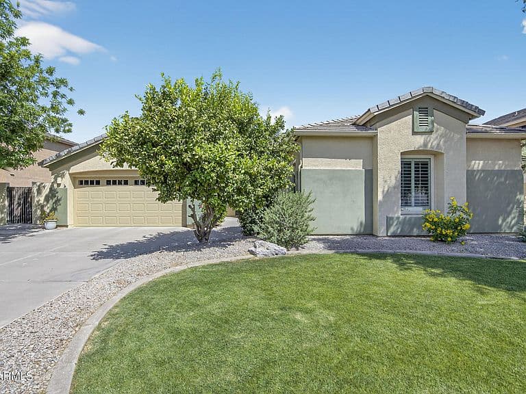 138 E MARY Lane photo 2