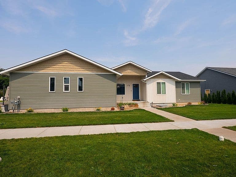 1132 Harris Loop photo 2