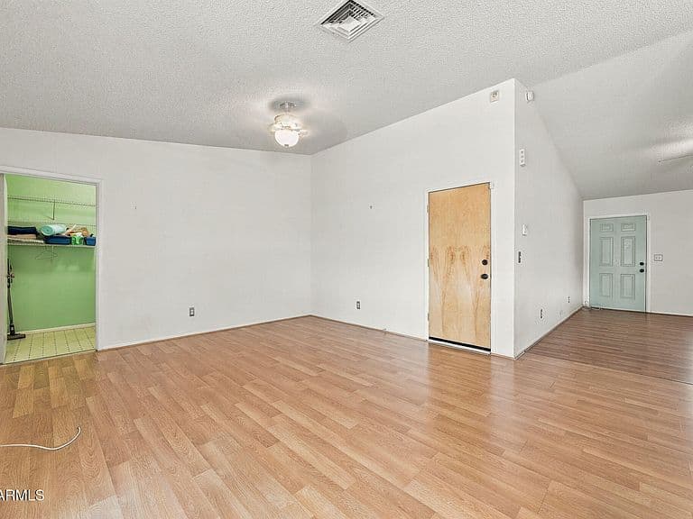 10809 W CAMPBELL Avenue photo 2