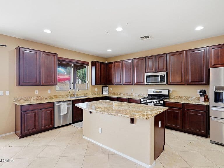 8357 W SAN MIGUEL Avenue photo 3