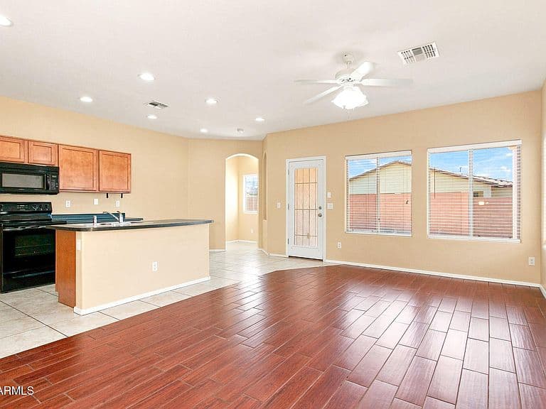 10233 W PARKWAY Drive photo 4