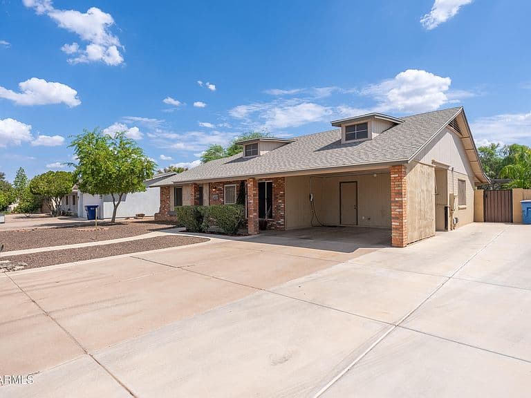 2309 E COMMONWEALTH Avenue photo 3
