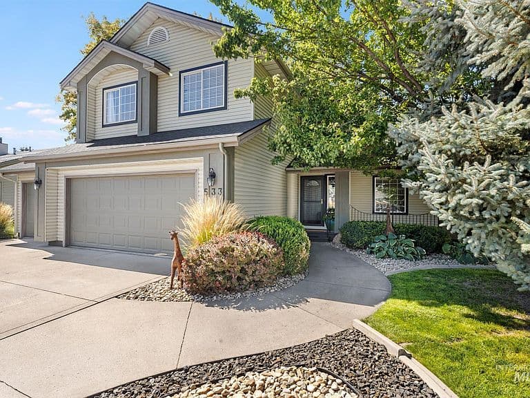 533 Cypress Way photo 1