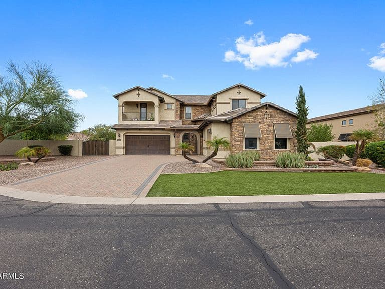 2448 E AMBER Court photo 1