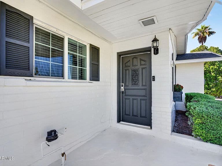 425 E HERMOSA Drive photo 3