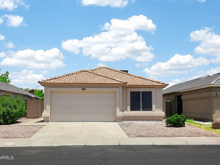 3046 W Abraham Lane photo 1